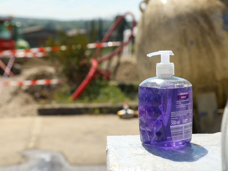 Gels hydroalcooliques : les conseils de l’Anses pour préserver leur efficacité face à la Covid-19