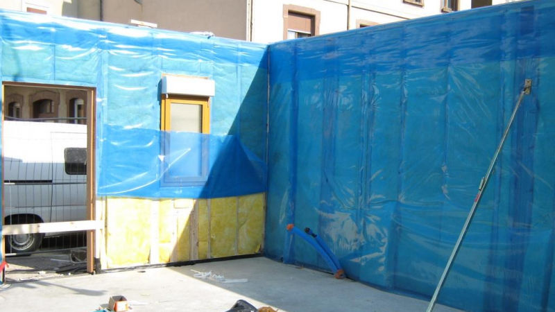 J'observe le montage d'une maison ossature bois