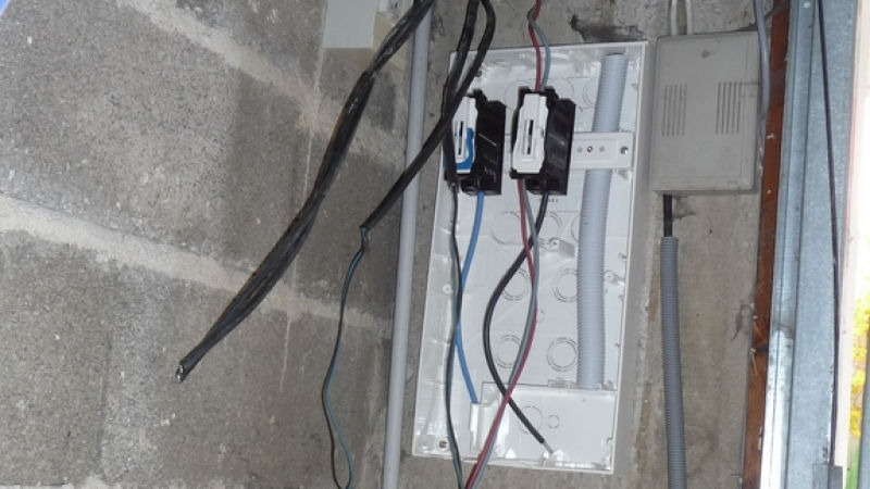 J'observe le remplacement d'un compteur électrique chez un particulier