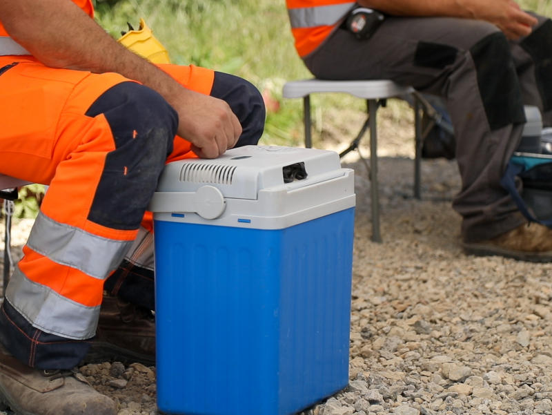 Les gestes barrières doivent être maintenus pendant la prise de repas