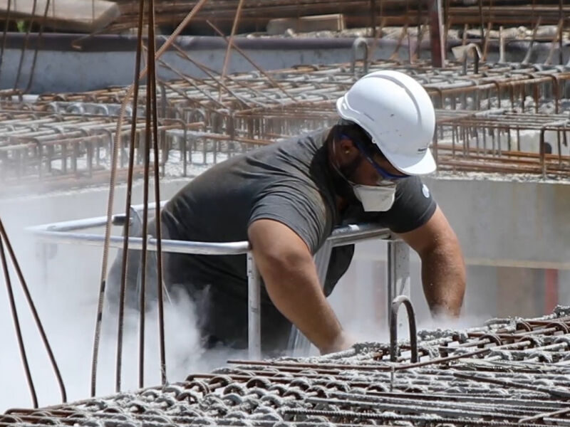 Les risques dus à la présence de silice cristalline sur les chantiers et dans les ateliers.