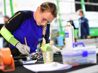 Laura Vereecken, 23 ans, médaillée d'or Euroskills 2021 (miroiterie)