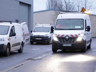 Véhicule sur route