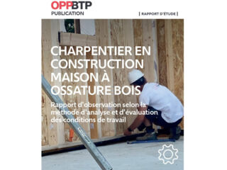 Charpentier en construction maison à ossature bois