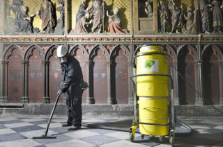 Notre-Dame de Paris vêtements de protection