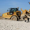 Bulldozer - engin sur chantier de travaux publics