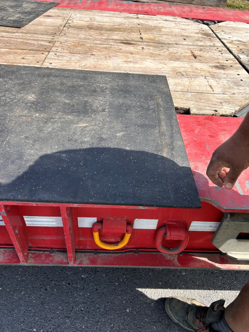 Sécuriser le chargement et le transport sur camion avec un tapis antiglisse