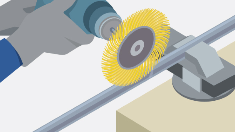 Nettoyer les soudures inox en sécurité avec une brosse spécifique