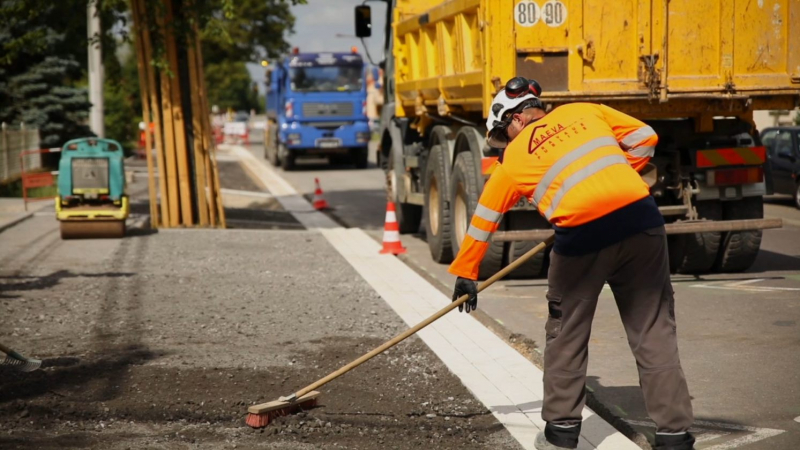 Guider les manœuvres évite tout risque de collision avec un travailleur sur le chantier.