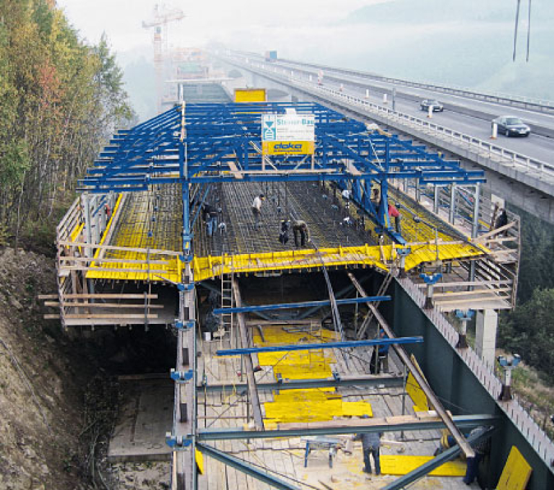 Equipage mobile pour pont mixte (© Doka)