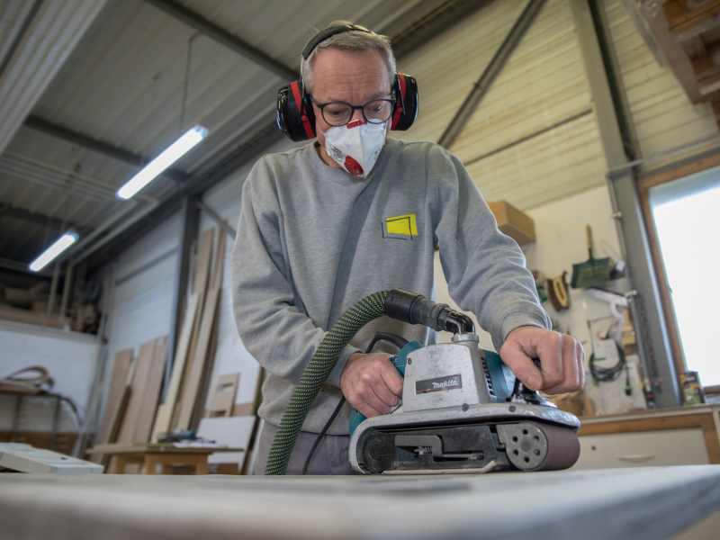 Poussières de bois&nbsp;: un simulateur pour évaluer le risque d’exposition