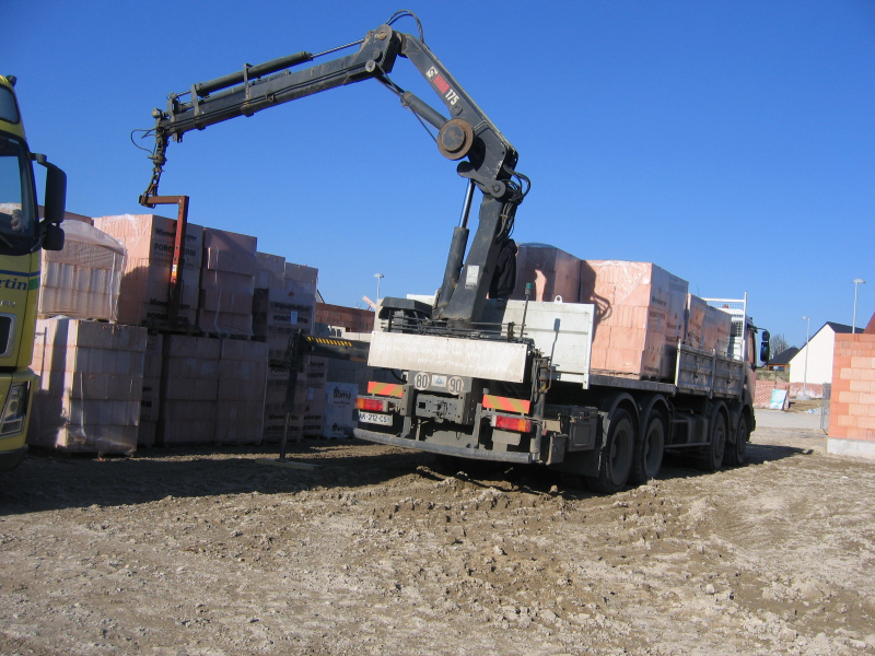 Grue auxiliaire de chargement.