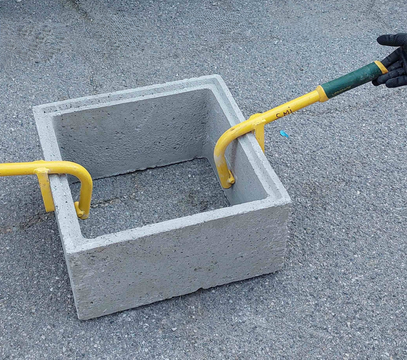 S20408 - Pince autobloquante pour la manutention des réhausses béton_2