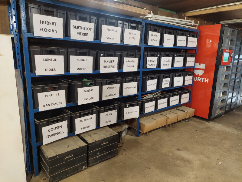 Zone de rangement au dépôt - Caisse par chef de chantier