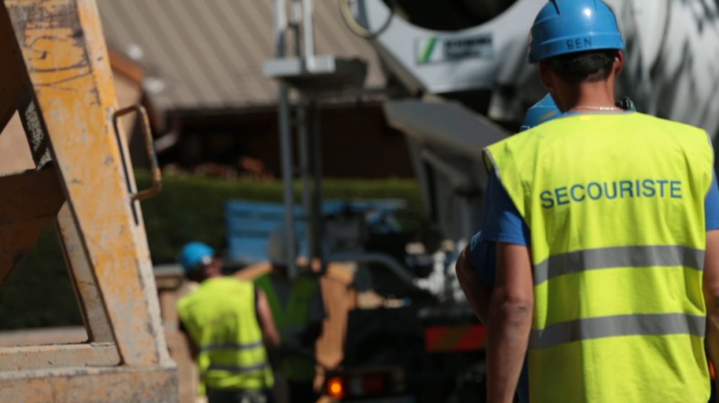 La présence d'un secouriste est obligatoire sur un chantier.