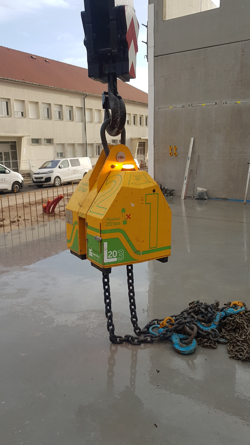 Palan électrique radiocommandé à double sortie de chaîne