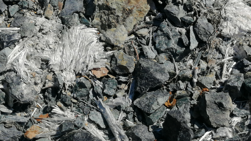 Repérage amiante avant travaux : publication de la norme de repérage de l’amiante environnemental