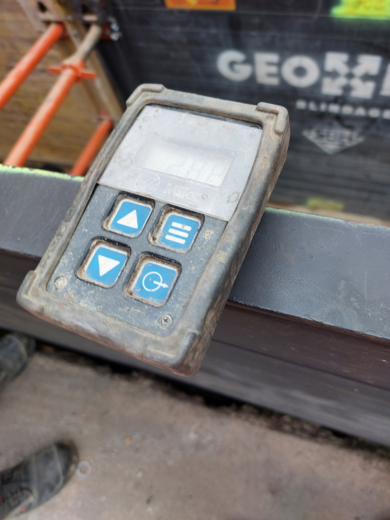 Télécommande sans fil pour groupe de soudage autonome