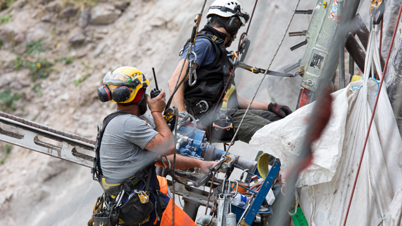 Travaux sur cordes : deux guides publiés par l'OPPBTP