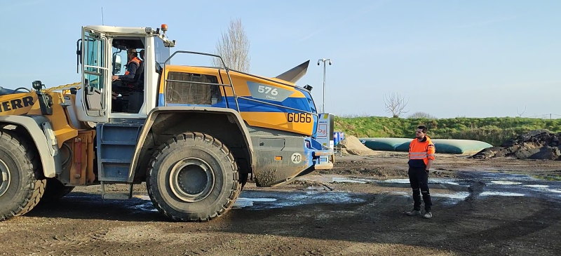 HEP Chargeuse liebherr avec assistance au freinage avec distance