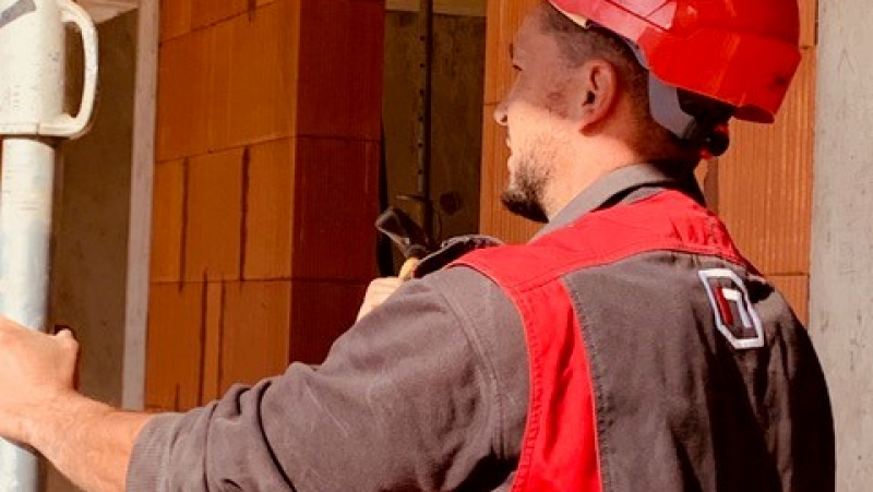 Comment le groupe breton Maho intègre et fidélise ses apprentis maçons