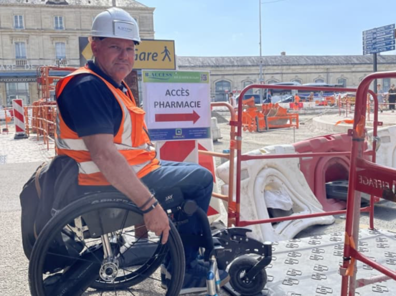 Gérer, en fauteuil roulant, l’environnement humain et matériel d’un chantier