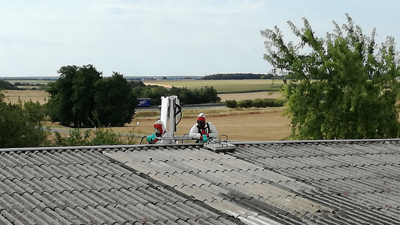 S571 - Robot évoluant sur rampant avec opérateurs dans une nacelle