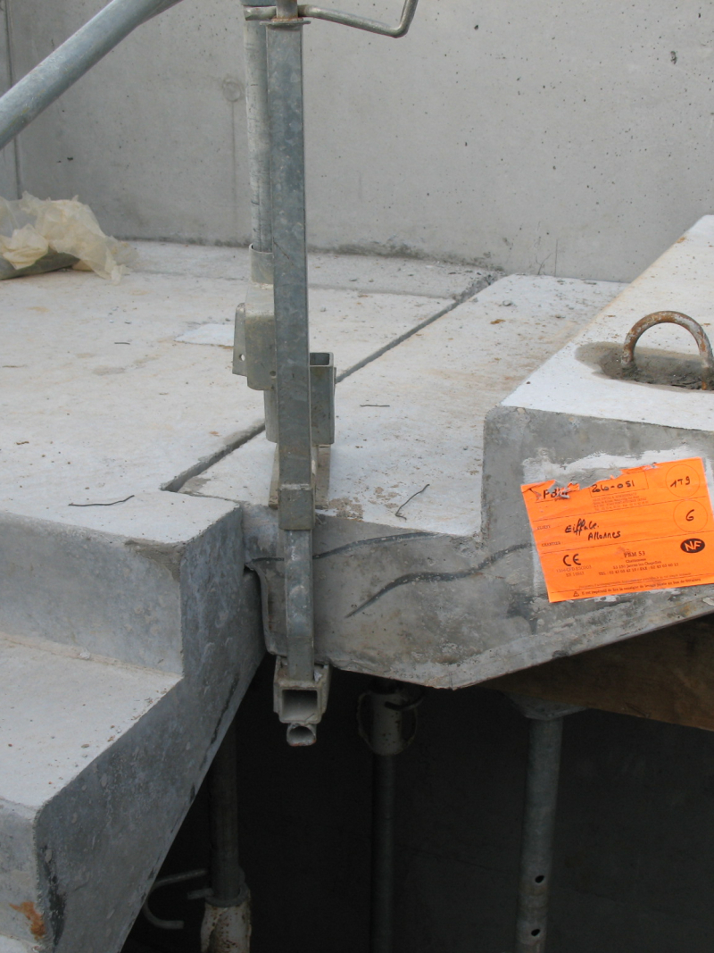 Comment sécuriser la pose et la stabilisation des escaliers préfabriqués ?