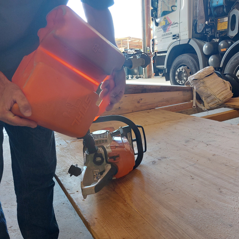 Bec verseur automatique pour carburant