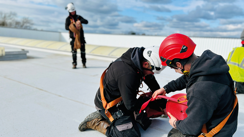 Interventions sur toitures fragiles, comment éviter la chute ?