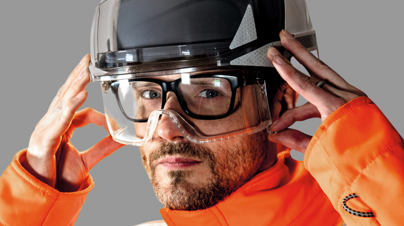 Un casque avec sur-lunettes intégrées