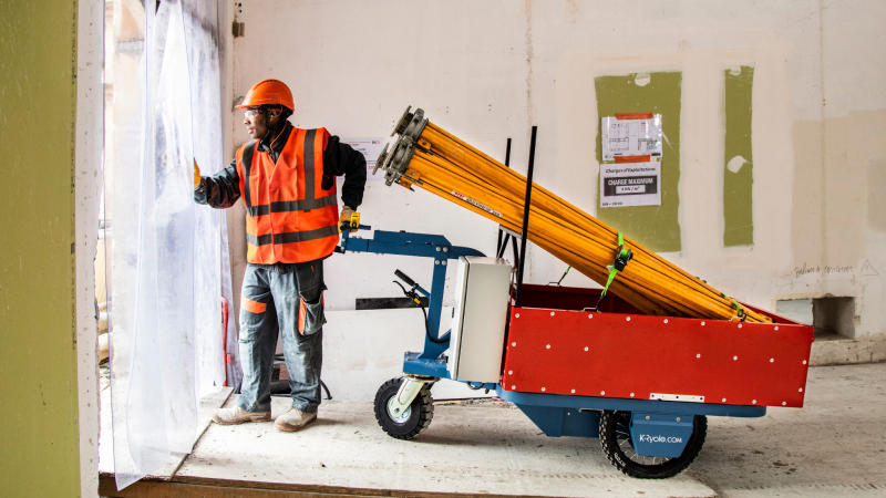 Un chariot électrique qui sécurise la manutention
