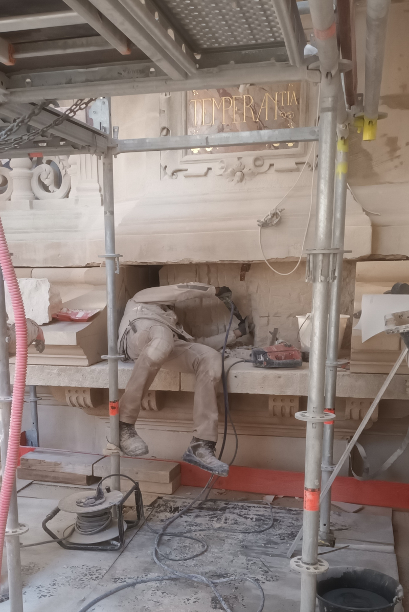 Exemple de posture adoptée lors de la refouille complémentaire