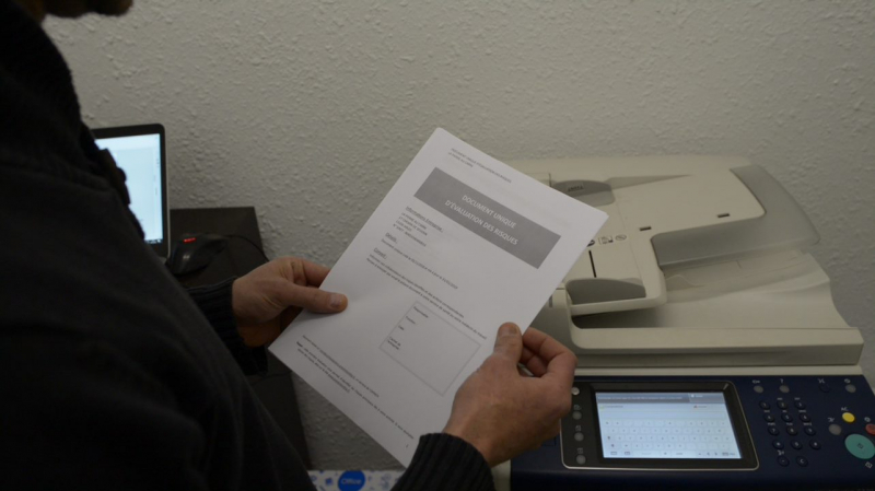 Le document unique est imprimé pour être mis à la disposition des salariés.