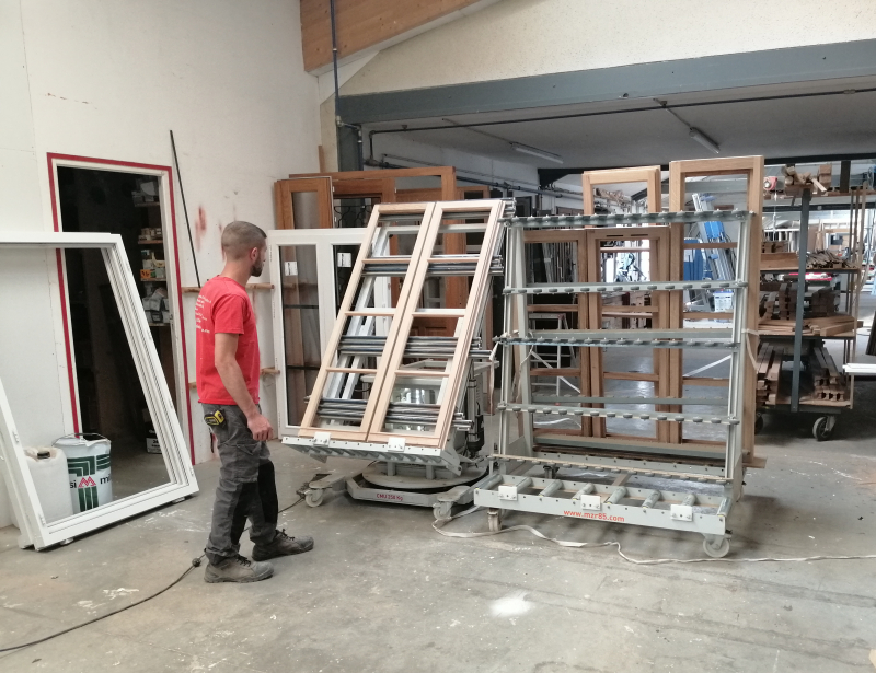S16195 - Optimiser la finition des menuiseries avec une table basculante rotative