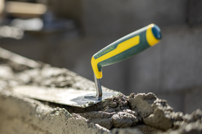 Des truelles robustes et précises pour les maçons