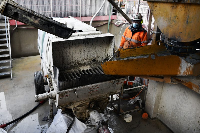 Un système de pompage fixe alimente les niveaux