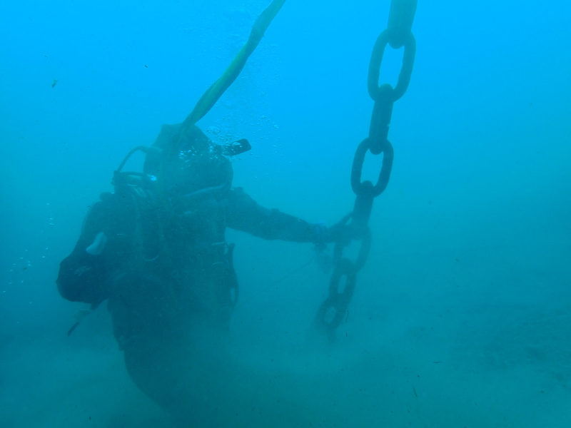 Plongeur hyperbare en milieu aquatique