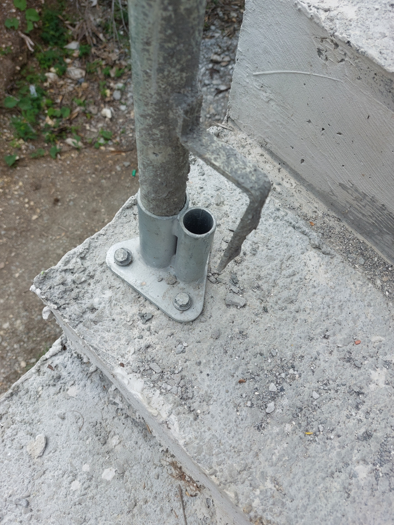 Réservation de sécurité enfichable fixation sur dalle à 2 diamètres