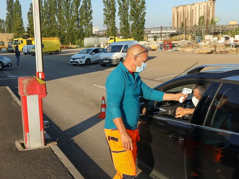 Covid-19: des contrôles de l'état de santé des travailleurs encadrés 