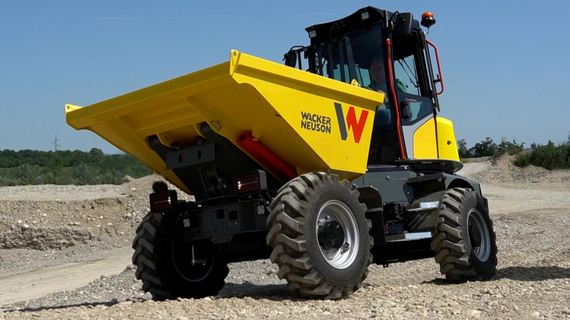 Moto-basculeur (Dumper) avec cabine pivotante