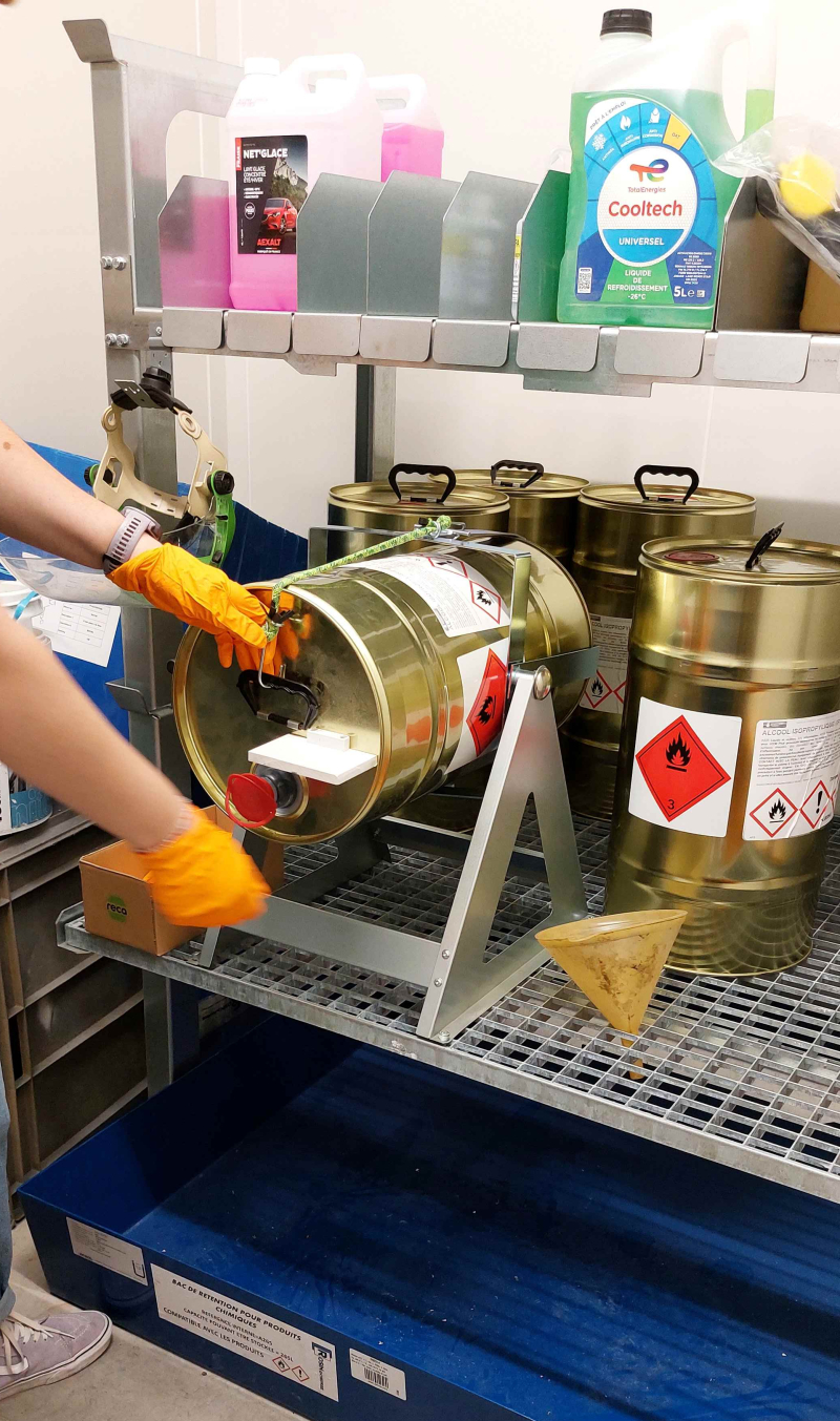 S18978 - Basculeur de bidons/jerricans