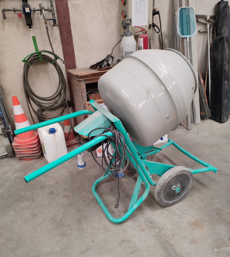 S17391 - mini bétonnière