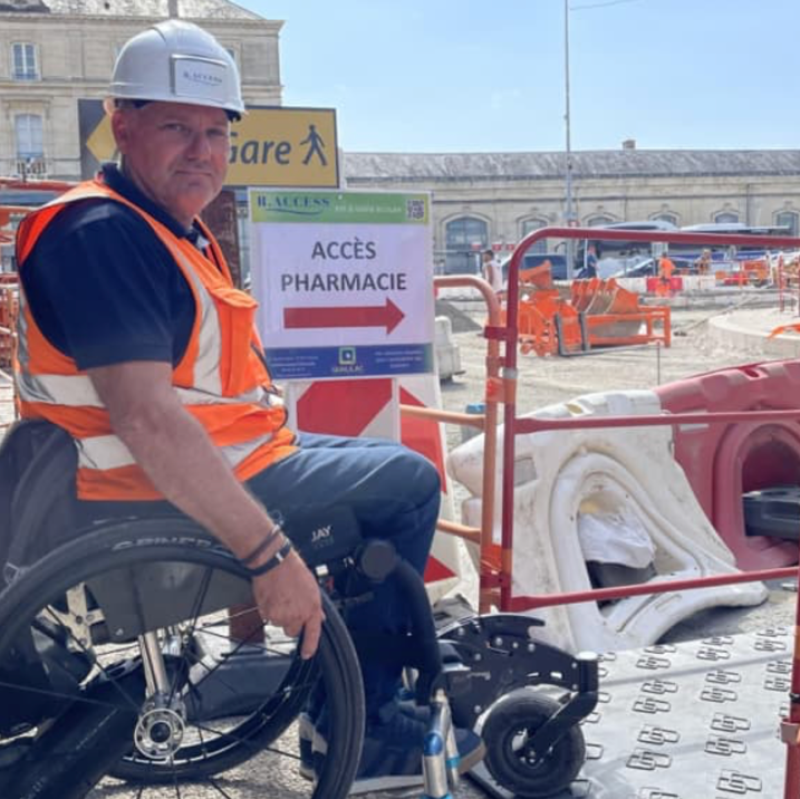 Gérer, en fauteuil roulant, l’environnement humain et matériel d’un chantier