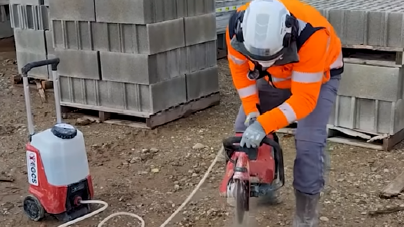 Passage à la tronçonneuse électrique : un accident grave peut tout changer