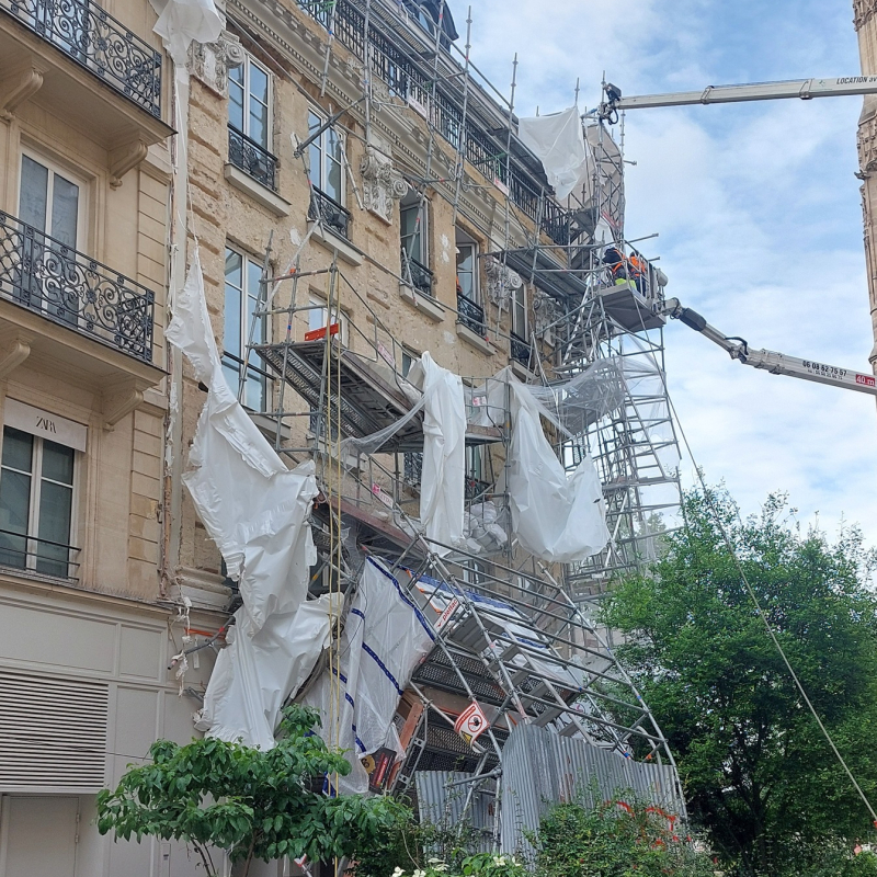 Effondrements en série d’échafaudages de façade : des accidents évitables