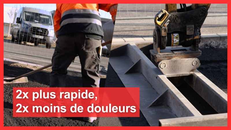 Une barre de nivellement sur pelle hydraulique pour réaliser facilement les plates-formes