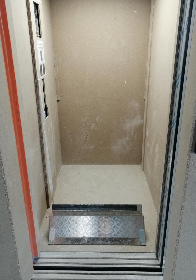 S18075_RouleauxSol_Ascenseurs