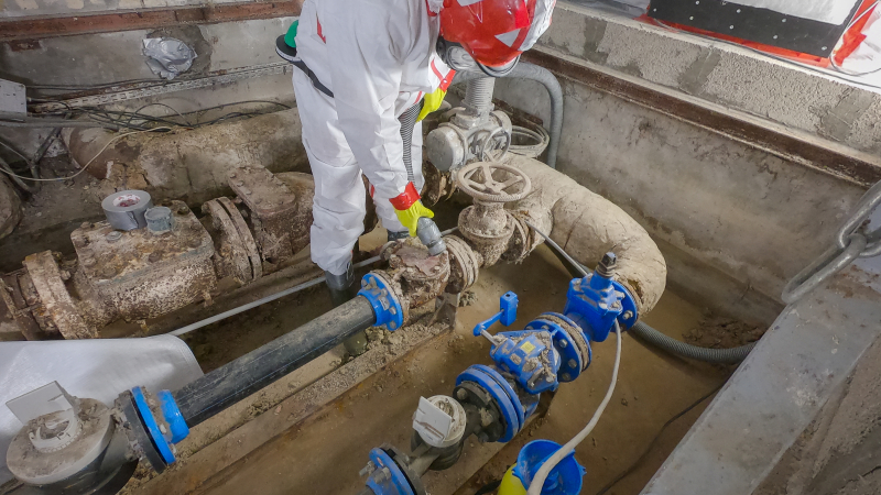 Opérations d'encapsulage, de retrait ou interventions sur des matériaux contenant de l'amiante : quelles sont les obligations de l'employeur ?