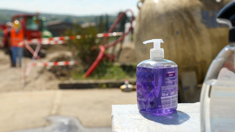 Gels hydroalcooliques : les conseils de l’Anses pour préserver leur efficacité face à la Covid-19